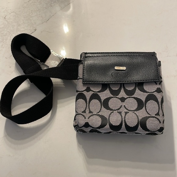 90. Coach Monogram waist belt - Picture 11 of 11